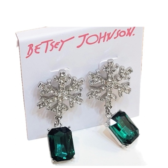 NWT ⚜️🎄⚜️ Betsey Johnson Christmas Holiday Snowflake Dangle Earrings Green - Picture 1 of 9